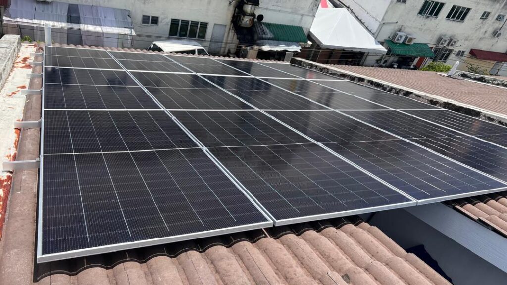 Pemasangan Sistem Solar PV